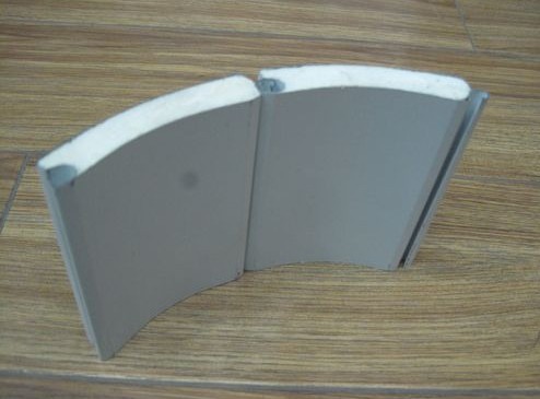 Manuelle/hydraulische Decoiler PU-Schaum-Rollen-Fensterladen-Tür-Latten-Rolle, die Maschine mit PLC bildet