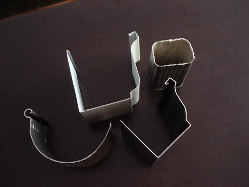 Manaul, hydraulische halbrunde Gosse Decoiler, die Maschine für 0.4-0.8mm Stärke-Blatt bildet