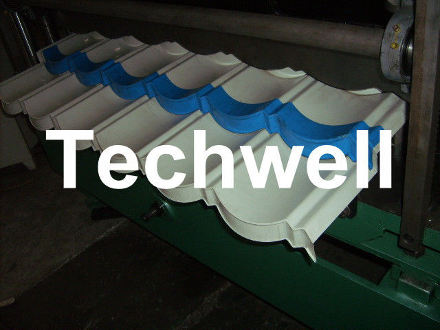 Gewohnheit 0,3 - 0.7mm Fliesen-Rolle, die Maschine mit doppelter Presse-Form und hydraulischem Ausschnitt bildet