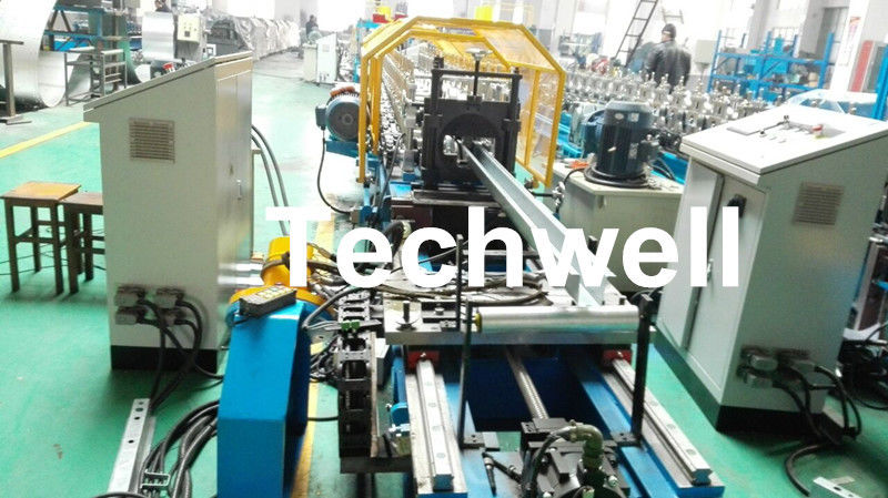 Kette der Getriebe-Hut-Kanal-Rolle, welche die Maschinen-/Furring-Kanal-Rolle bildet Maschine mit 18 Formstationen bildet