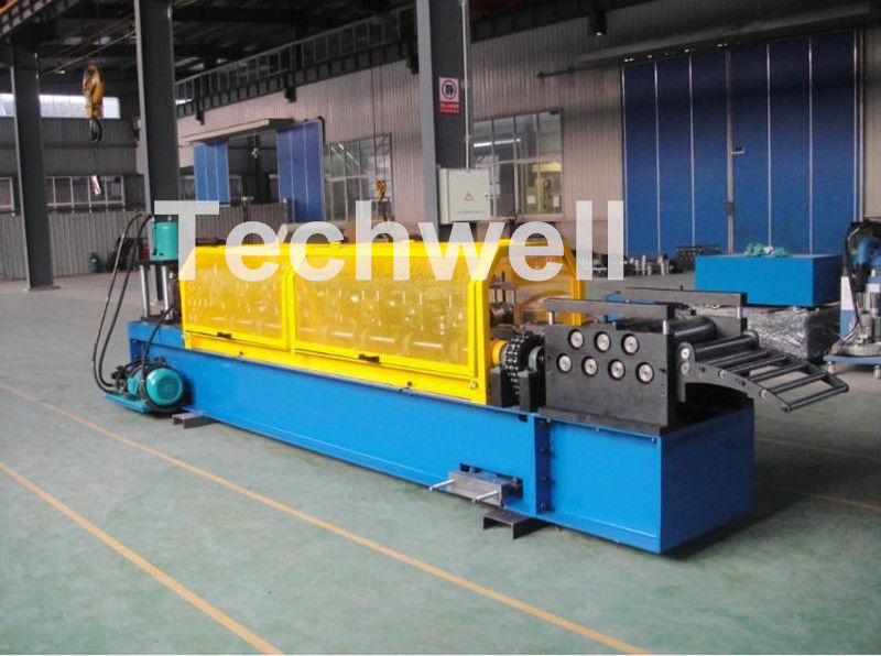 GI, Form des Kohlenstoffstahl-U walzen die Formung der Maschine mit manuellem oder hydraulischem Decoiler, 10-15m/min kalt, das Geschwindigkeit bildet