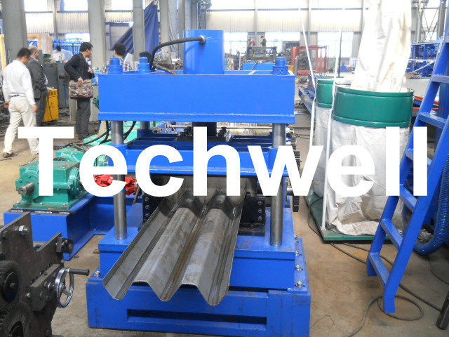 2 - 4mm Kardanring-Getriebe-Antriebs-Landstraßen-Leitschienen-Rolle, die Maschine mit 7 Rollen planieren TW-W312 bildet