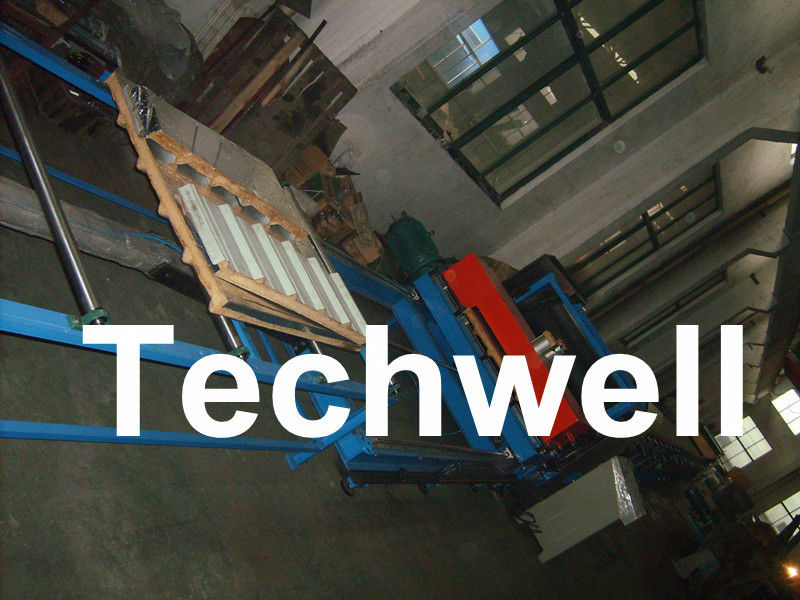 0 - 12m/min, das Geschwindigkeit PLC-Steuer-PU Isoliersandwich-Platten-Linie mit Band bildet, sah Ausschnitt