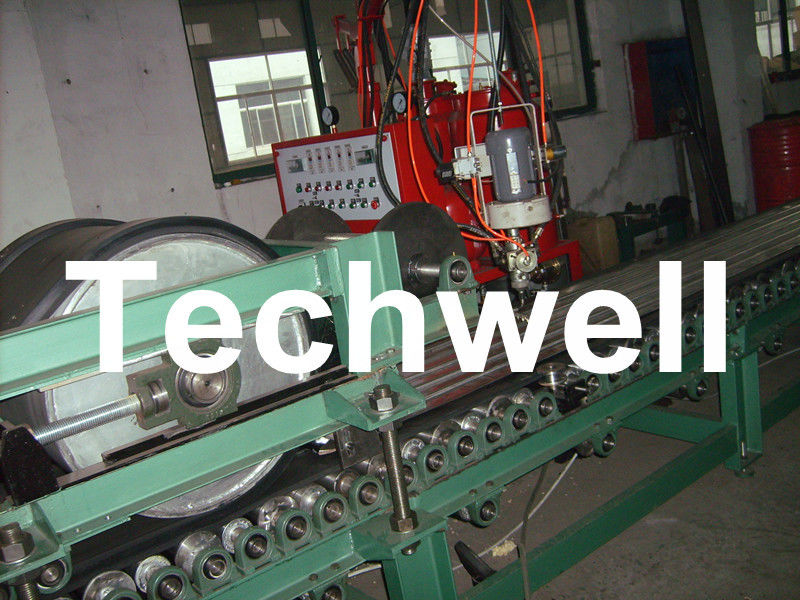 Einfache wirtschaftliche Art PU-Sandwich-Platte, die Maschine für PU-Dach-Wand-Sandwich-Platten herstellt