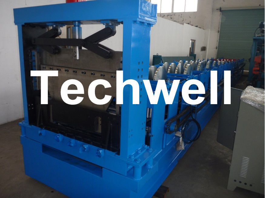 Hydraulische Ausschnitt-Stahl C geformte Purlin-Rolle, die Maschine für GI, Kohlenstoffstahl-Material bildet