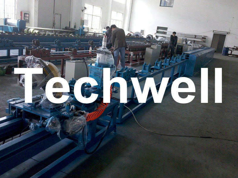 PU-Schaum-Rollen-Fensterladen-Tür-Latten-Rolle, die Maschine mit manuellem Decoiler, 3 - 12m/min bildet